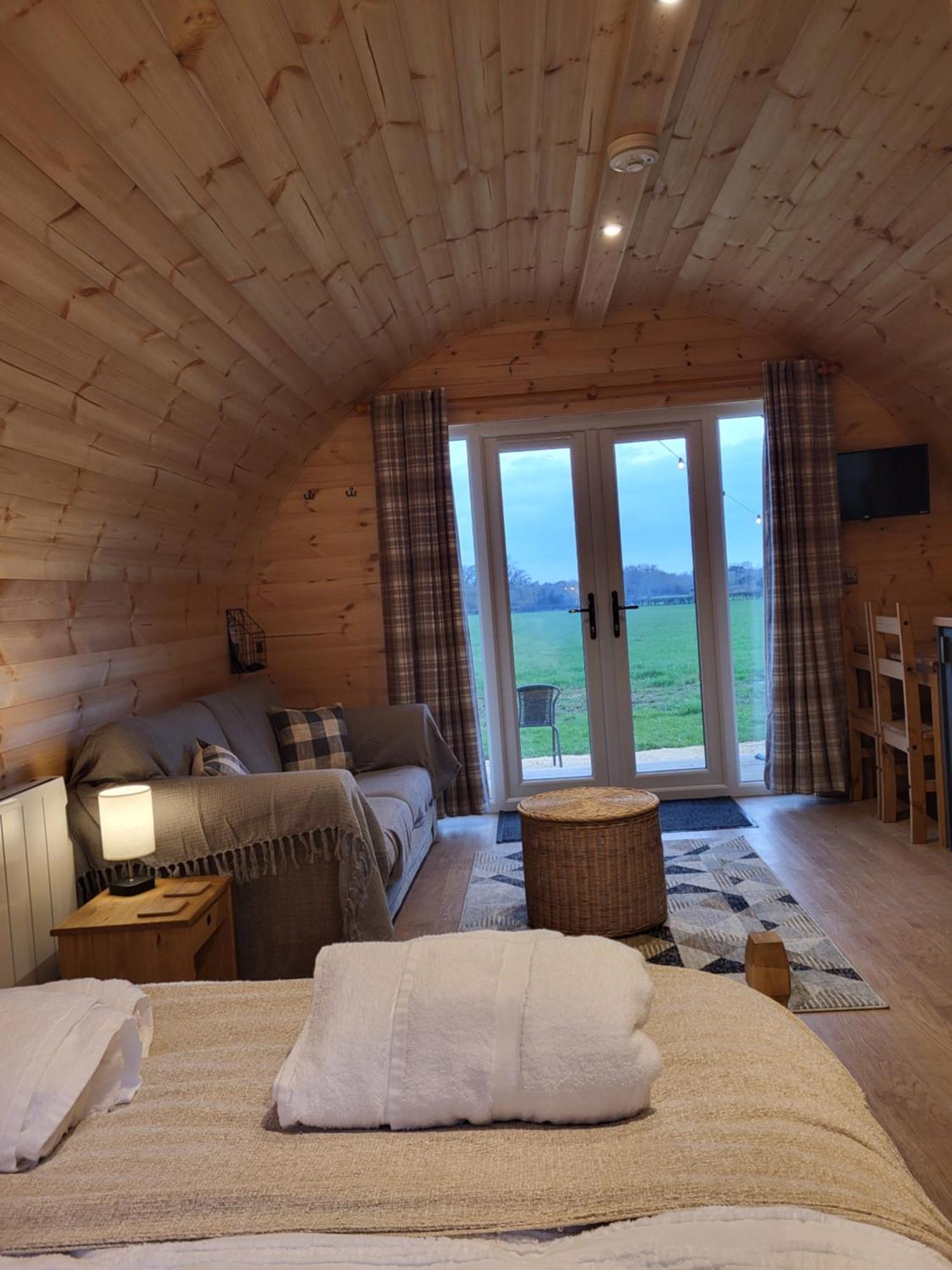 Lois' Pod With Hot Tub, Near Airport Hotel Bristol Eksteriør billede