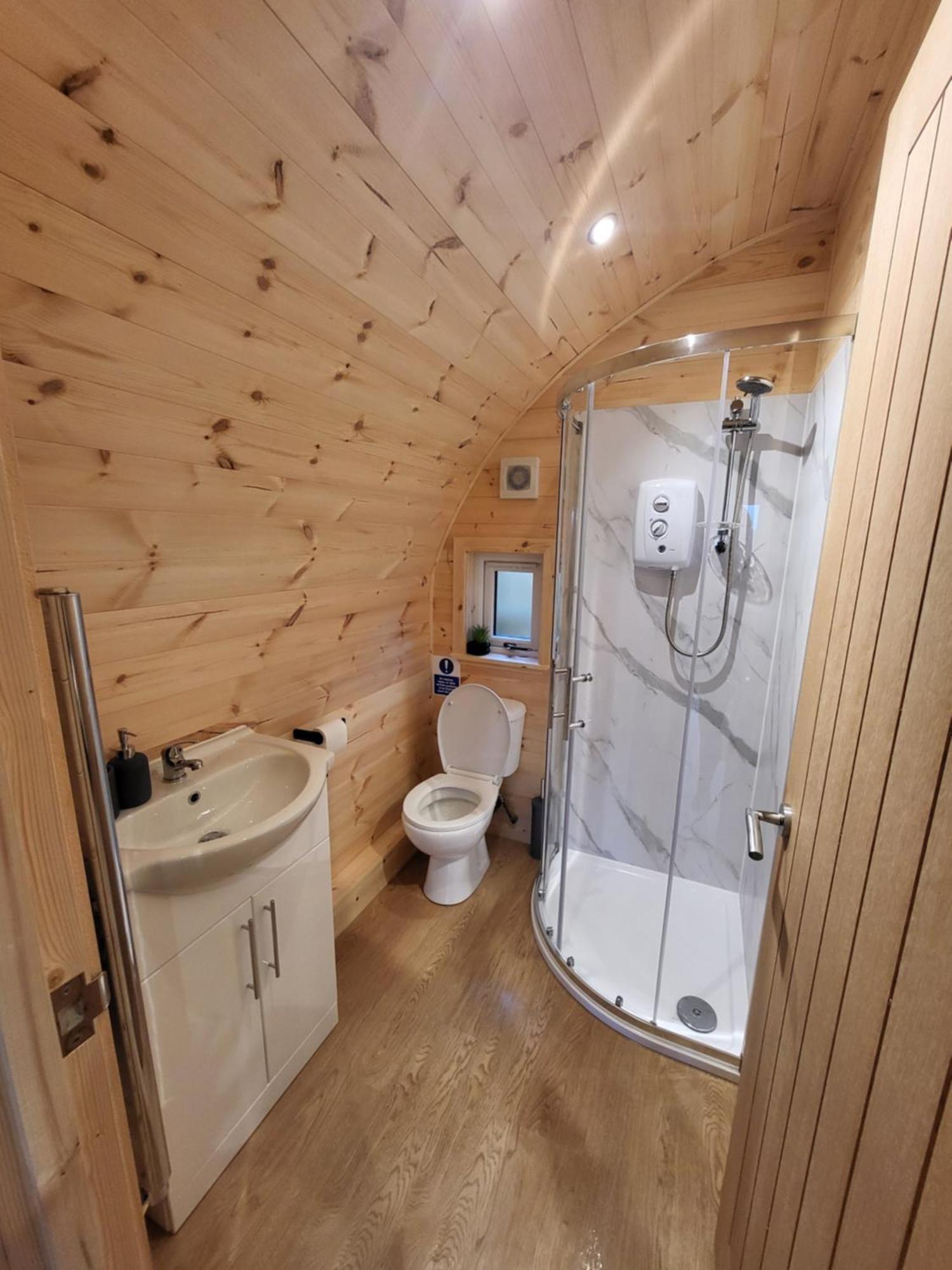 Lois' Pod With Hot Tub, Near Airport Hotel Bristol Eksteriør billede