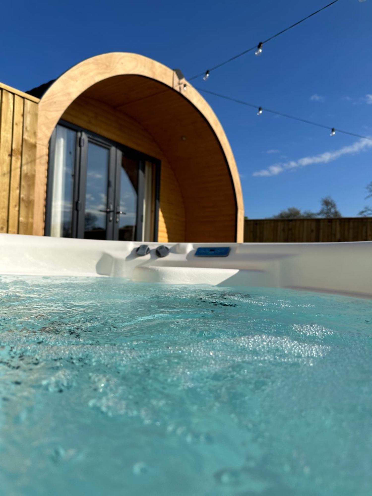 Lois' Pod With Hot Tub, Near Airport Hotel Bristol Eksteriør billede